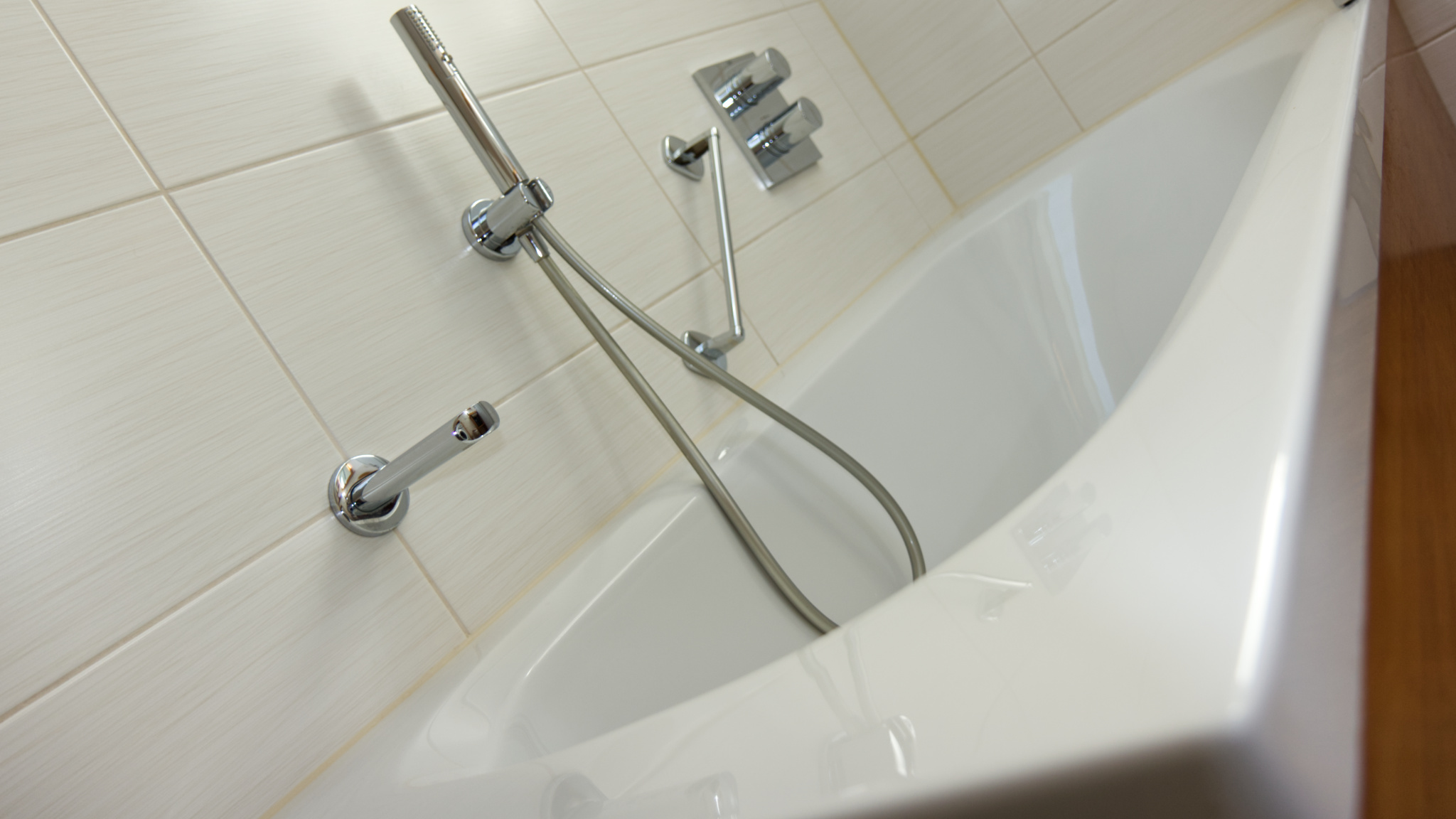 Badewanne und Dusche